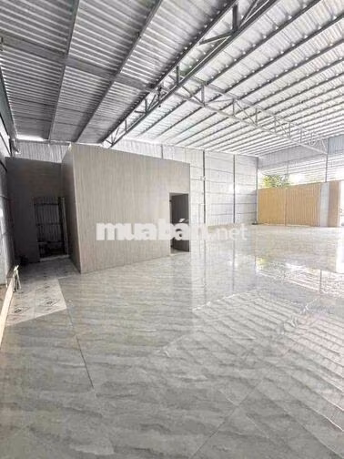 Nhà 10x17m trống suốt kdc Hồng Loan