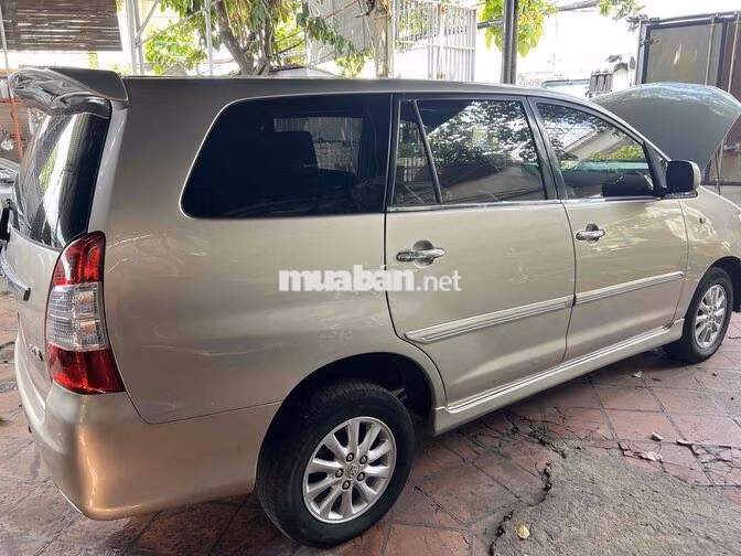 Toyota Innova 2013 Vàng cát 110000 km