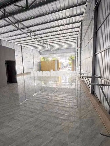Nhà 10x17m trống suốt kdc Hồng Loan
