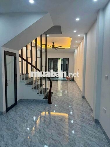 DIỆN TÍCH RỘNG, NHÀ ĐẸP Ở LUÔN. NỘI THẤT CƠ BẢN.