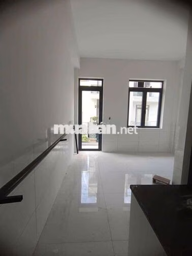 NHÀ MỚI, HỖ TRỢ GIỮ PHÒNG ĐẾN ĐẦU THÁNG 9