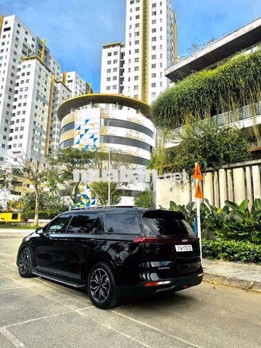 Kia Carnival Signature 2023 Đen