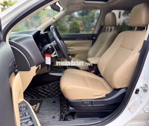 Mitsubishi Outlander 2.0 CVT 2017 Trắng