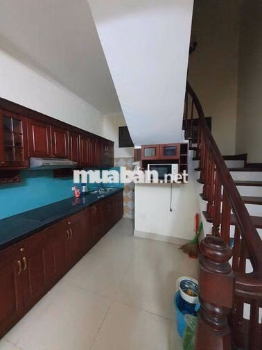 Cho thuê nhà nguyên căn ngõ 175 Định công gần ô tô và sát vành đai 2.5