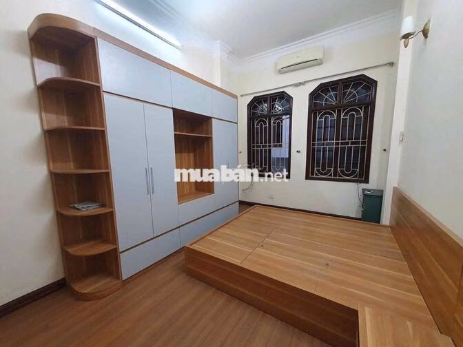 Cho thuê nhà nguyên căn ngõ 175 Định công gần ô tô và sát vành đai 2.5