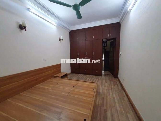 Cho thuê nhà nguyên căn ngõ 175 Định công gần ô tô và sát vành đai 2.5