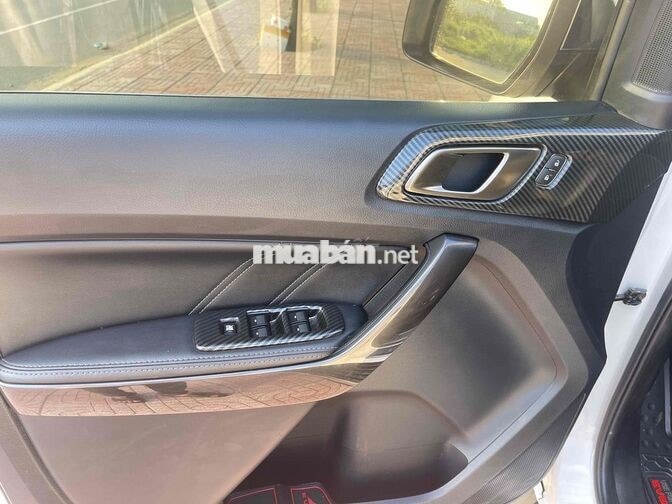 Ford Everest 2018,..2 cầu điện mấy 2.0 bitubo