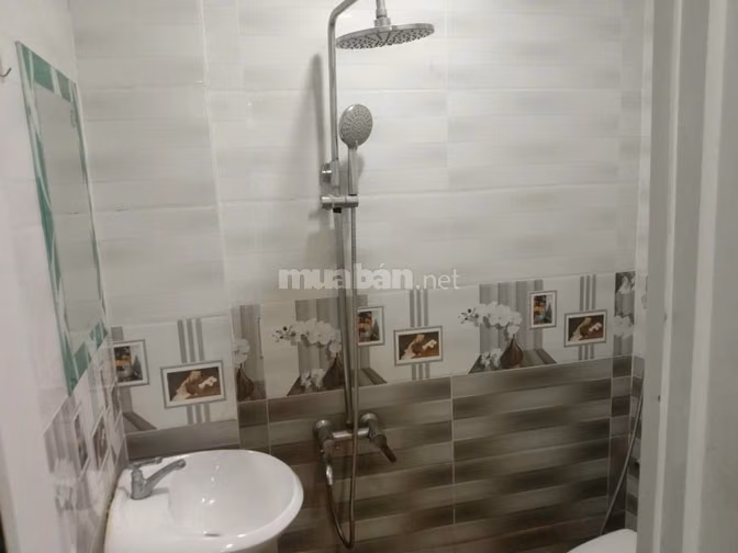 Cần sang lại cho thuê nhà nguyên căn 3PN 3WC Gần CMT8