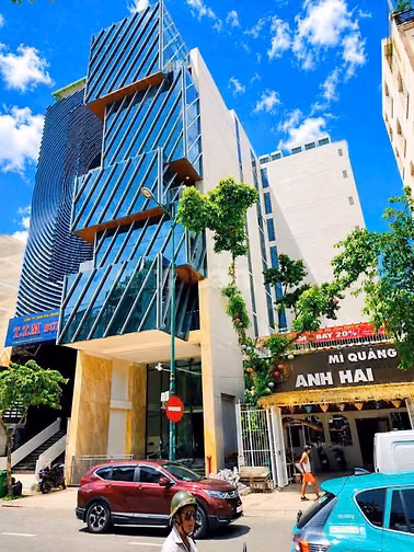 TOÀ NHÀ 9 TẦNG DẪN LỐI SÂN BAY!!! 📍 Vị trí: Số 130B-132 Bạch Đằng, P2