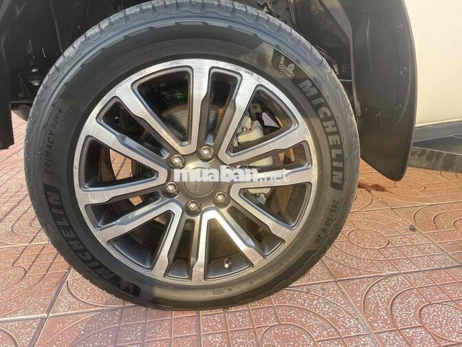 Ford Everest 2018,..2 cầu điện mấy 2.0 bitubo