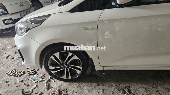 KIA RONDO MT 2018 Trắng 108000 km