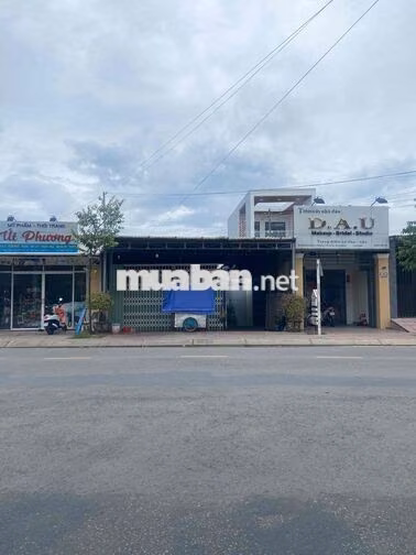 Cần bán đất full thổ cư 559m2 (Mặt tiền)