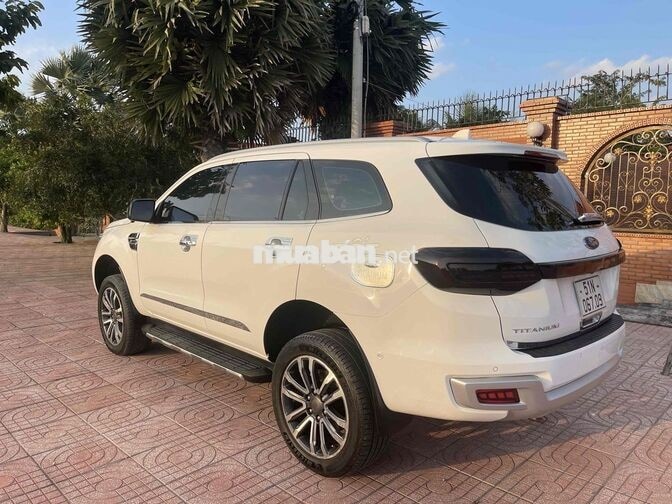 Ford Everest 2018,..2 cầu điện mấy 2.0 bitubo