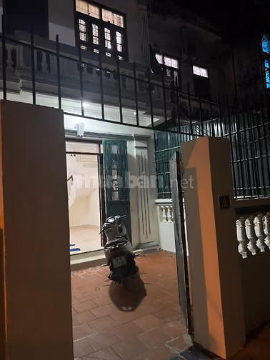 Cho thuê nhà 3 tầng ngõ 202 phố Trịnh Đình Cửu, Định Công