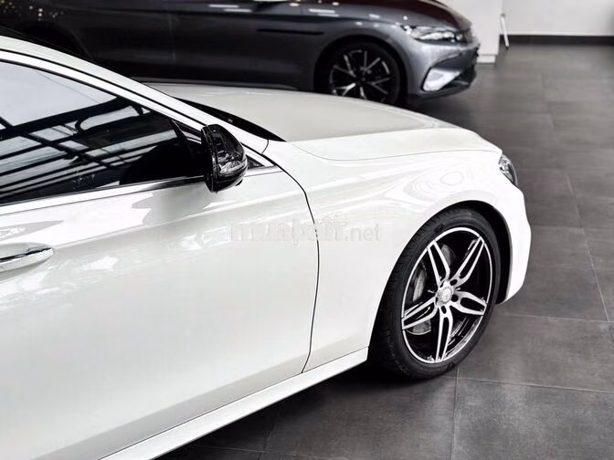 Mercedes E300 AMG 2017 Trắng 61.000km