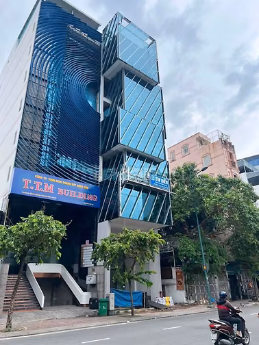 TOÀ NHÀ 9 TẦNG DẪN LỐI SÂN BAY!!! 📍 Vị trí: Số 130B-132 Bạch Đằng, P2