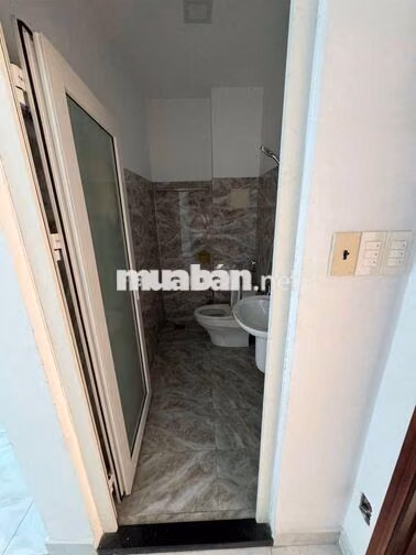 Nhà sạch sẽ đẹp thoáng mát gần đường lên tiện lợi rất nhiều thứ