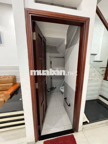 Nhà sạch sẽ đẹp thoáng mát gần đường lên tiện lợi rất nhiều thứ