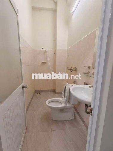 Nhà 1 Trệt 1 Lầu Sân Thượng 3PN 4x15m Hẻm Xe Hơi Lý Phục Man