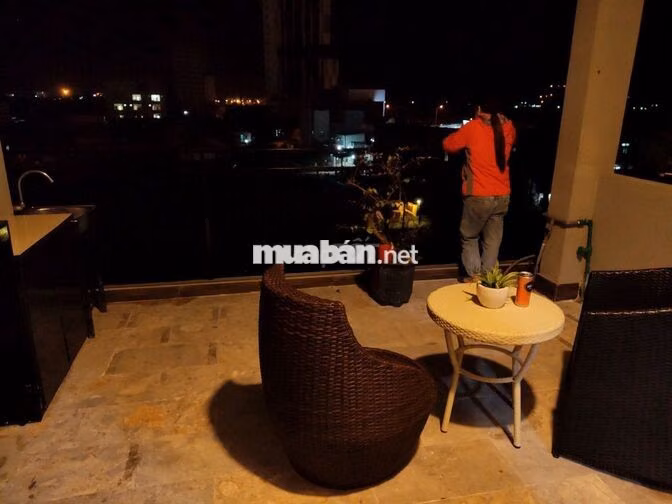 Căn hộ bình dân, ban công rộng, thoáng, sát biển Mân Thái