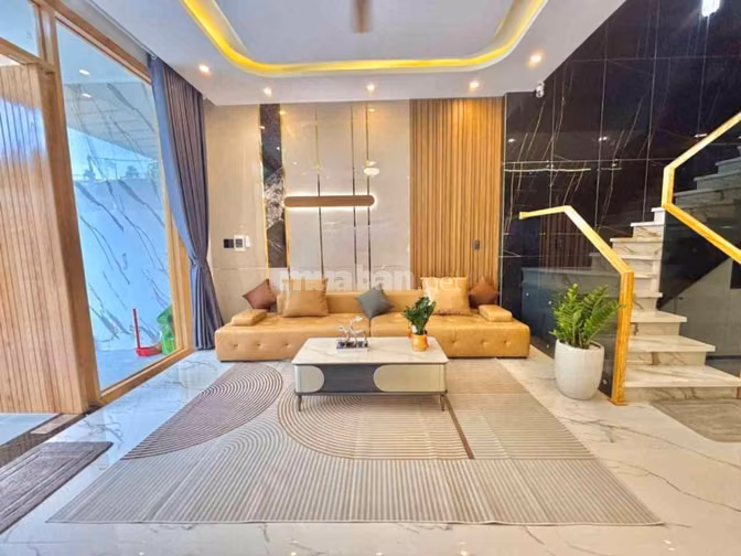 nhà và đất khu đông dân cư nhiều tiện ít xung quanh
