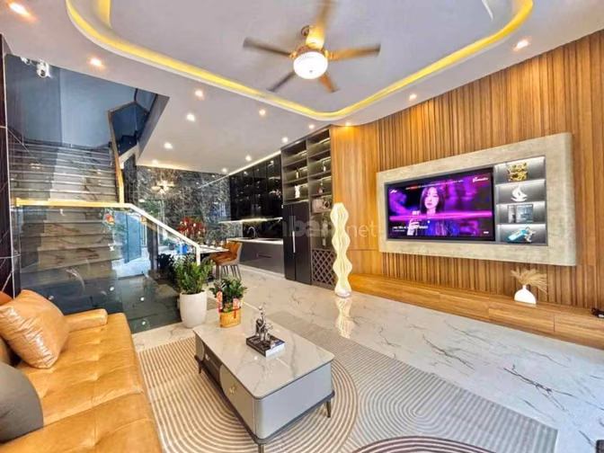 nhà và đất khu đông dân cư nhiều tiện ít xung quanh