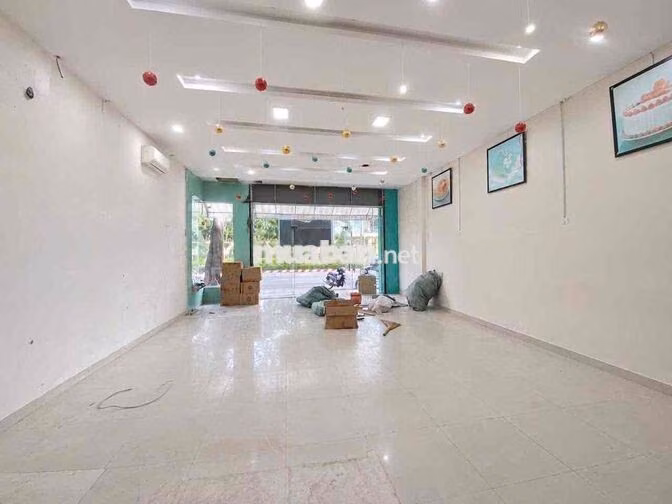 Cho thuê mặt bằng Yesin gần ngay ngã 4 chợ Đình , siêu thị Copmax Bing