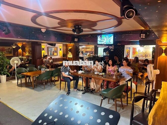 Tuyển nhân viên phục vụ phòng trà có ăn uống