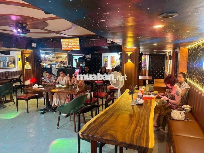 Tuyển nhân viên phục vụ phòng trà có ăn uống