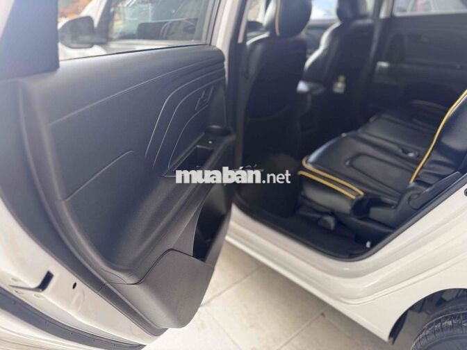 Hyundai Stargazer 7 chỗ Tự động Trắng
