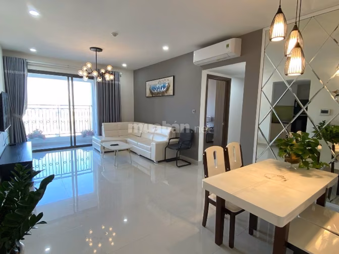 Cho thuê CHCC Saigon Royal 35 Bến Vân Đồn, Phường 12, Quận 4 