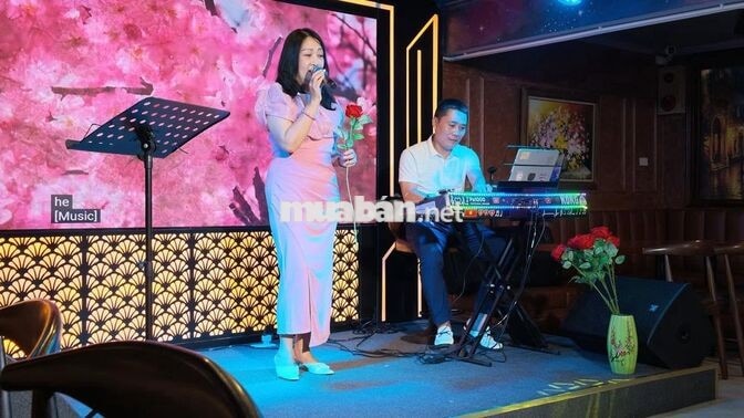Tuyển nhân viên phục vụ phòng trà có ăn uống