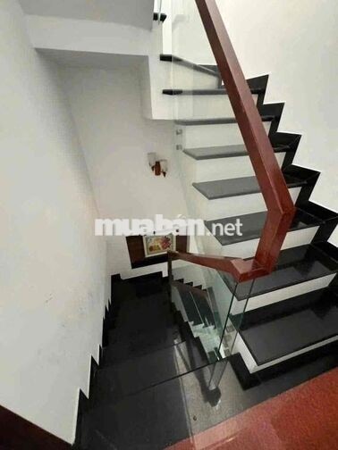 Cho thuê nhà nguyên căn  ngay Emart Phan Huy Ích