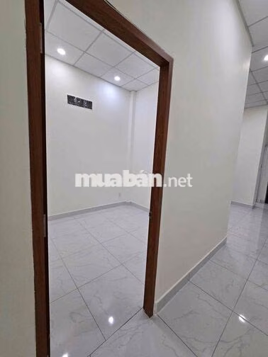 Cho Thuê Nhà 64m2 2pn2wc Sân đậu Xe Hơi 4C Đường 32 gần PVĐ