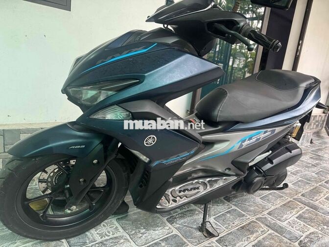 Yamaha NVX 155cc Tự động Xám đen