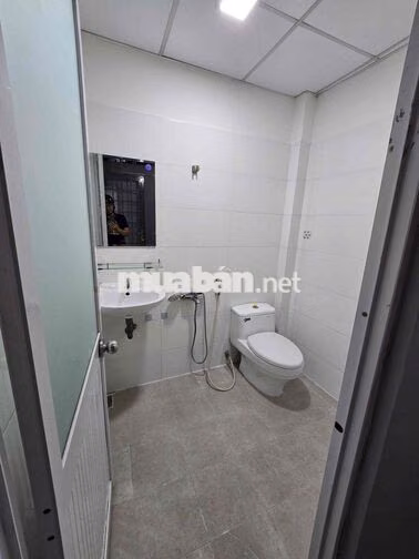 Cho Thuê Nhà 64m2 2pn2wc Sân đậu Xe Hơi 4C Đường 32 gần PVĐ
