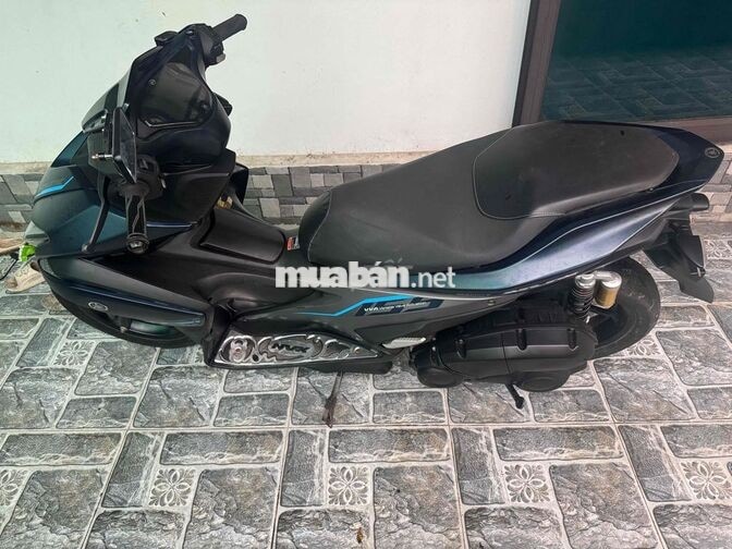 Yamaha NVX 155cc Tự động Xám đen