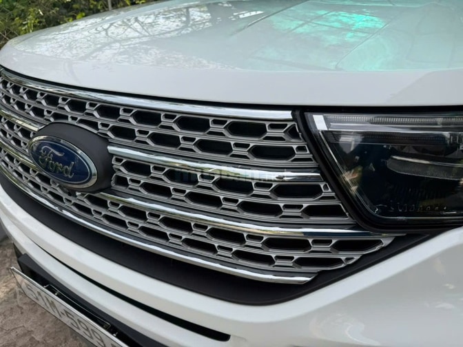 CẦN BÁN 1 XE EXPLORER MÀU TRẮNG ODO 32.OOO