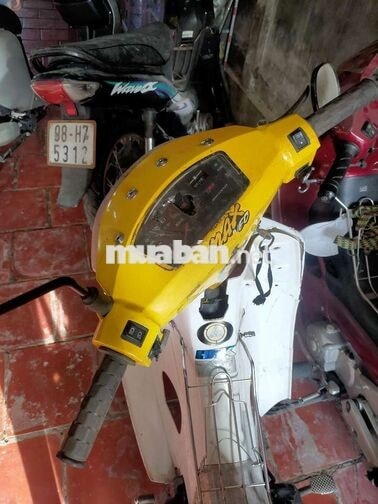Xe máy MAX 50cc màu vàng trắng