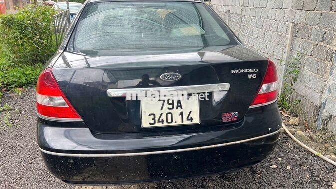 Ford Mondeo đời 2004, bản tiêu chuẩn, màu đen