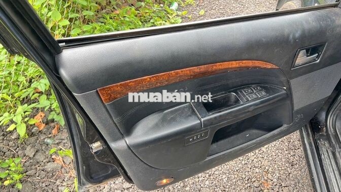 Ford Mondeo đời 2004, bản tiêu chuẩn, màu đen