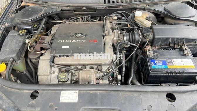 Ford Mondeo đời 2004, bản tiêu chuẩn, màu đen