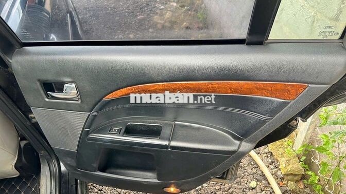Ford Mondeo đời 2004, bản tiêu chuẩn, màu đen
