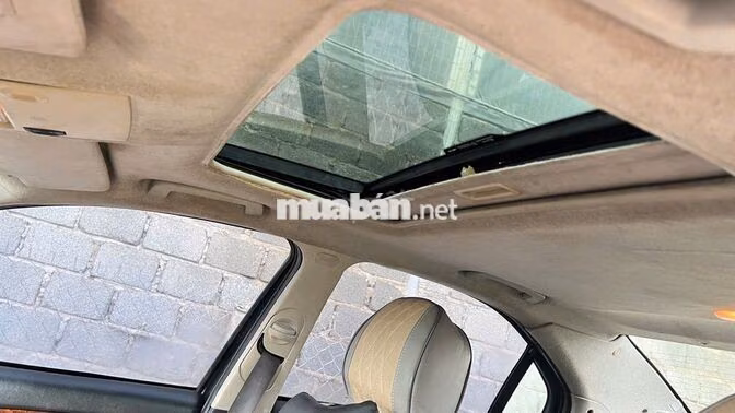 Ford Mondeo đời 2004, bản tiêu chuẩn, màu đen