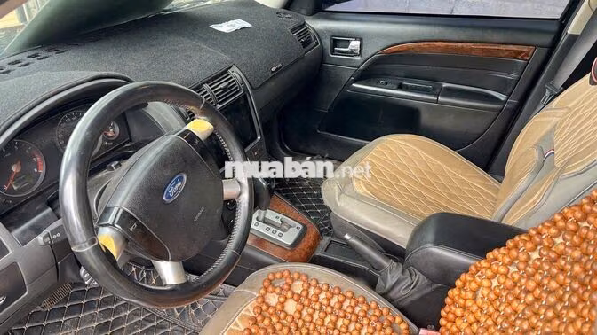 Ford Mondeo đời 2004, bản tiêu chuẩn, màu đen