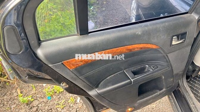 Ford Mondeo đời 2004, bản tiêu chuẩn, màu đen