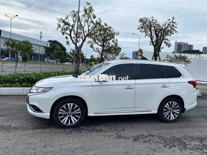 Mitsubishi Outlander 2.0 CVT 2024 Trắng 25.000 km