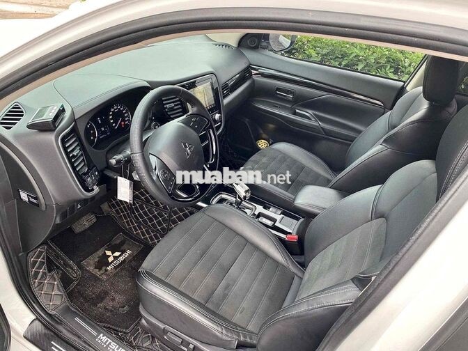 Mitsubishi Outlander 2.0 CVT 2024 Trắng 25.000 km