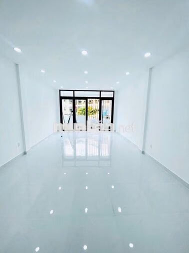 CHO THUÊ NHÀ MẶT TIỀN 243B LÊ QUANG ĐỊNH – NGANG 5M – NHÀ MỚI SỬA LẠI