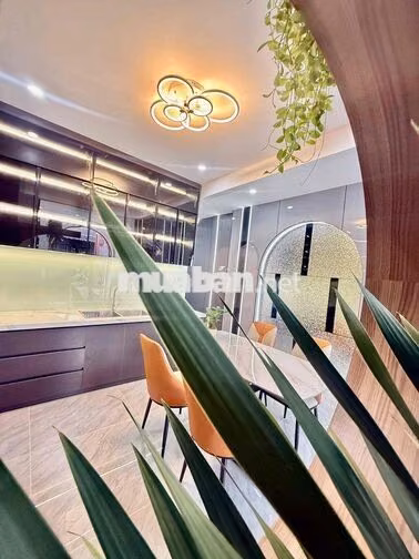 Bán Nhà Sổ Chung 4m4x13,đúc lửng ,HXH 2tỷ650tr,2/ Lê Văn khương